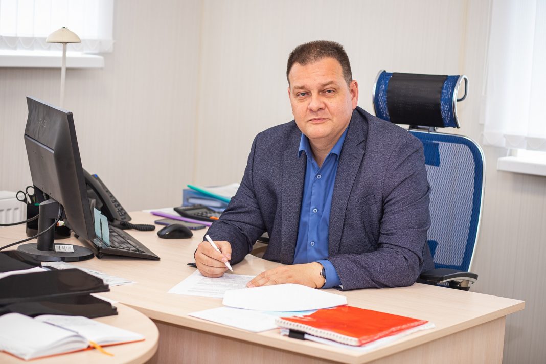  Новиков